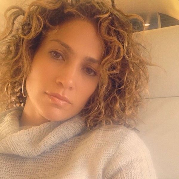 Look Jennifer Lopez Shows Off Her Short Curly Hair E News Uk